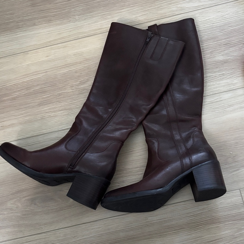 Born Dark Brown Heeled Boots never worn like new